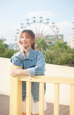公交车上双乳被老汉揉搓玩