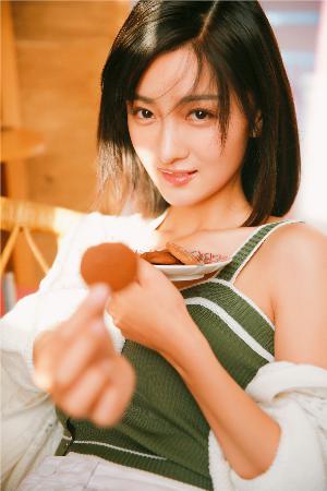 女人脱了裤衩让男人捅