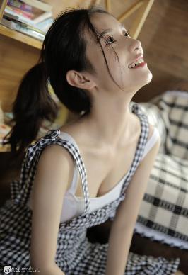 金瓶第1回双乳被吸
