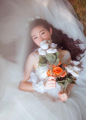 邻居少妇张开双腿让我爽一夜
