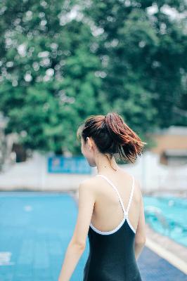 强摸秘书人妻大乳BD