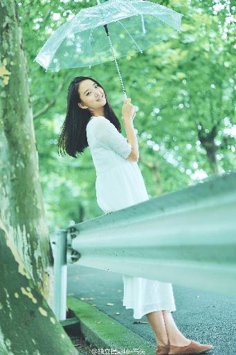 为啥女的舒服了要摸自己的胸