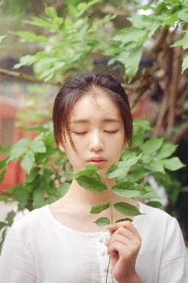 人妻在客厅被C的呻吟