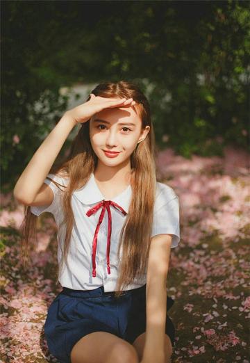 为啥女的舒服了要摸自己的胸
