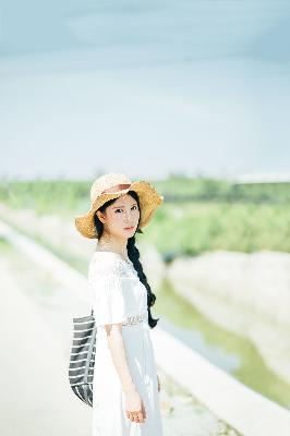 小婕子伦流澡到高潮视频