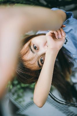 农村老女人PK视频的背景故事