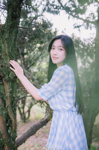 吃奶呻吟打开双腿做受动态图