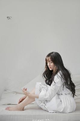 为啥女的舒服了要摸自己的胸