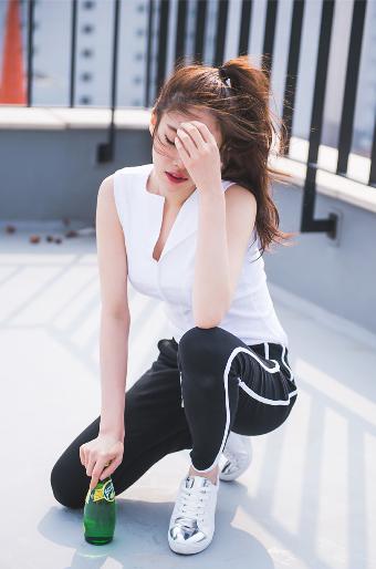 初尝人妻滑进去了莹莹视频