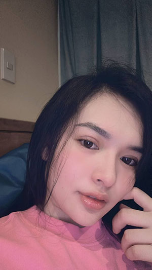 为啥女的舒服了要摸自己的胸