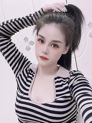 妻子在丈夫面前被快递员欺负